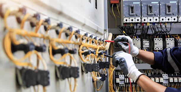 Professional Electrician technician working in Villa Grove, IL